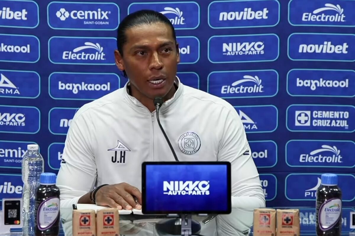 Joel Huiqui durante la conferencia de prensa de Cruz Azul previa a la Jornada 10 del Apertura 2026.