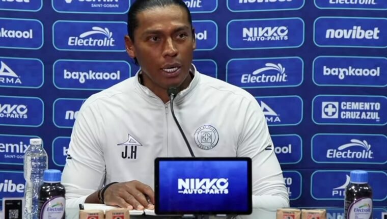 Joel Huiqui durante la conferencia de prensa de Cruz Azul previa a la Jornada 10 del Apertura 2026.